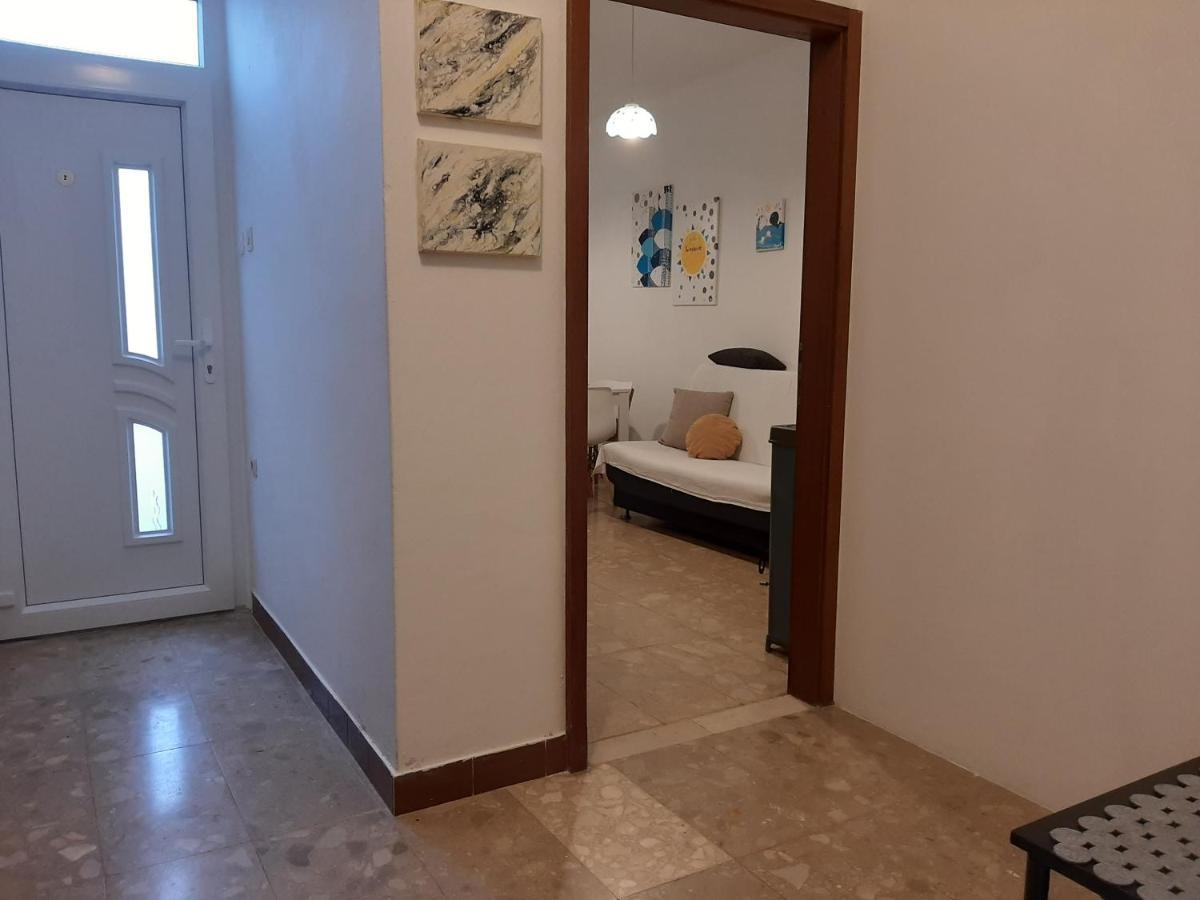 Family House Rebeka Apartment Ugljan Luaran gambar