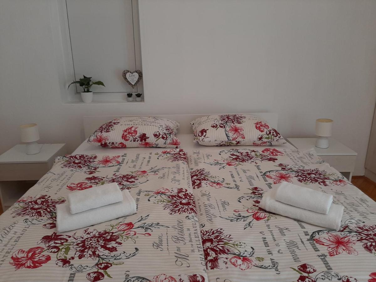 Family House Rebeka Apartment Ugljan Luaran gambar