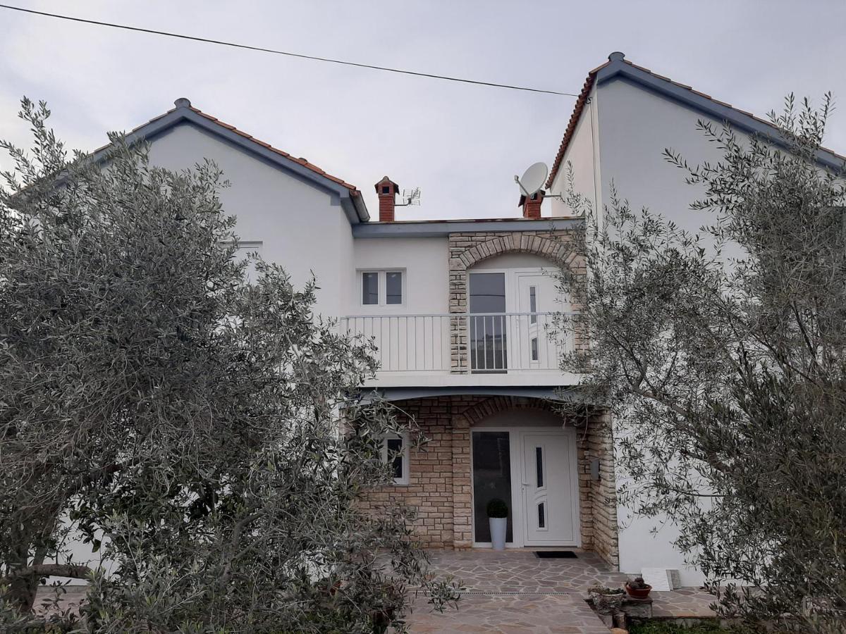 Family House Rebeka Apartment Ugljan Luaran gambar