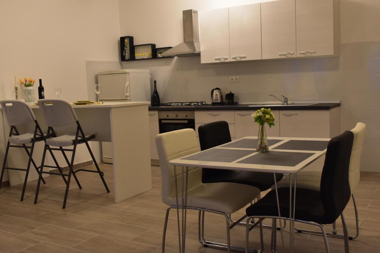 Family House Rebeka Apartment Ugljan Luaran gambar