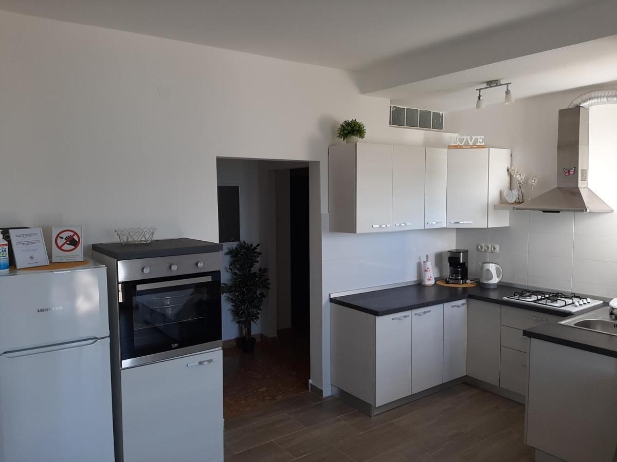 Family House Rebeka Apartment Ugljan Luaran gambar